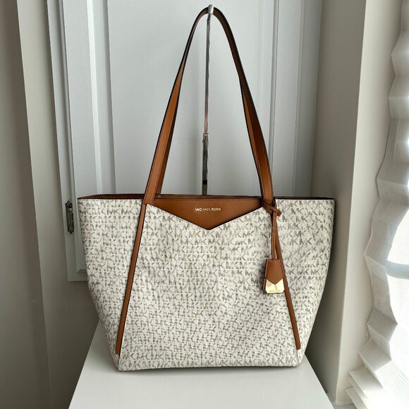Michael Kors Handbags - NWT Brand New Michael Kors Tote Bag